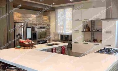 RESIDENCIA EN VENTA EN EL BOSQUE COUNTRY CLUB DE UN PISO 4 RECÁMARAS CON CINE Y ALBERCA