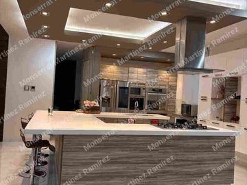 RESIDENCIA EN VENTA EN EL BOSQUE COUNTRY CLUB DE UN PISO 4 RECÁMARAS CON CINE Y ALBERCA