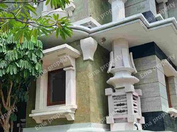 Dijual rumah golf view di Graha Family