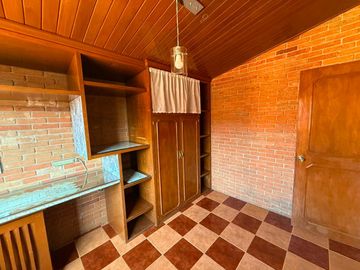 CASA EN VENTA FRACC. LAS PALMAS, CALLE LOMBARDO TOLEDANO, TOLUCA, ESTADO DE MÉXICO