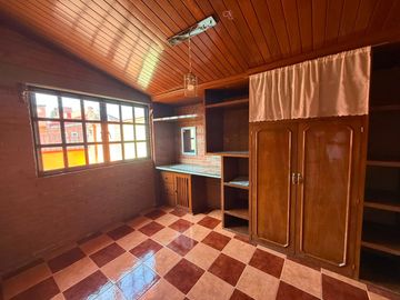CASA EN VENTA FRACC. LAS PALMAS, CALLE LOMBARDO TOLEDANO, TOLUCA, ESTADO DE MÉXICO