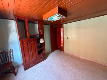 CASA EN VENTA FRACC. LAS PALMAS, CALLE LOMBARDO TOLEDANO, TOLUCA, ESTADO DE MÉXICO