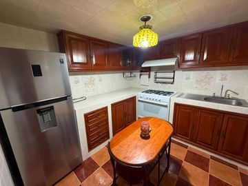 CASA EN VENTA FRACC. LAS PALMAS, CALLE LOMBARDO TOLEDANO, TOLUCA, ESTADO DE MÉXICO