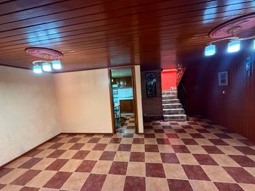 CASA EN VENTA FRACC. LAS PALMAS, CALLE LOMBARDO TOLEDANO, TOLUCA, ESTADO DE MÉXICO