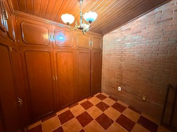 CASA EN VENTA FRACC. LAS PALMAS, CALLE LOMBARDO TOLEDANO, TOLUCA, ESTADO DE MÉXICO