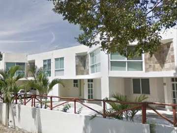 CASA EN NUEVO VALLARTA MUY AMPLIA, ACABADOS DE LUJO, CON ALBERCA, CUENTA CON TODOS LOS SERVICIOS Y AMENIDADES.
