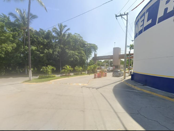 CASA EN NAYARIT MUY AMPLIA, ACABADOS DE LUJO, CUENTA CON TODOS LOS SERVICIOS Y AMENIDADES
