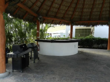 CASA EN NAYARIT MUY AMPLIA, ACABADOS DE LUJO, CUENTA CON TODOS LOS SERVICIOS Y AMENIDADES
