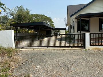 For sale Land with buildings currently operating as a football field and restaurant, located on Chiang Mai-Phrao Road. | No. 93332