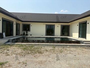 For sale Land with buildings currently operating as a football field and restaurant, located on Chiang Mai-Phrao Road. | No. 93332
