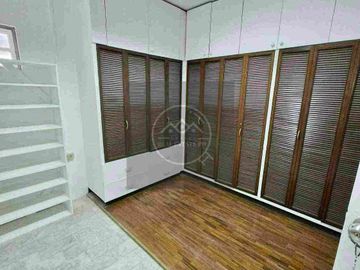 6 bedroom house in Valle Verde 1