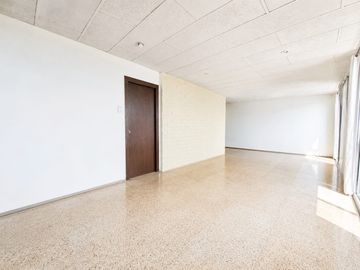 Venta de Amplio Departamento con Vista Panorámica en Av 9 de Octubre