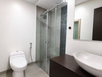 Venta de Amplio Departamento con Vista Panorámica en Av 9 de Octubre