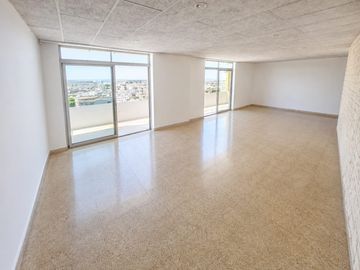 Venta de Amplio Departamento con Vista Panorámica en Av 9 de Octubre
