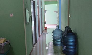 Rumah di Pucang anom timur Gubeng Surabaya ada 5 kamar tidur Bangunan 1,5 lantai dimension 13x25 meter
