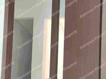 DISEWA RUKO HOEK di PLUIT SAKTI RAYA, JAKARTA UTARA, 4 LANTAI, SHGB, LT.60m2, EX. BANK, BAGUS RAPI SIAP MASUK, LOKASI STRATEGIS.