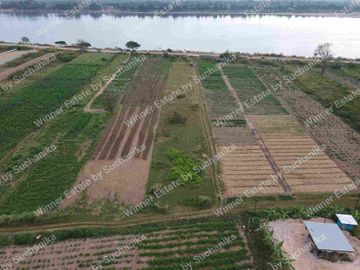 Land for sale next to the Mekong River, Tha Kho Subdistrict, Mueang District, Nakhon Phanom Province. Near the landmark area, beautiful view, seeing the Lao side, area 2 rai 21 sq wah
