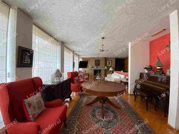 GRAN CASA EN VENTA CON JARDÍN EN LOMAS DE REFORMA