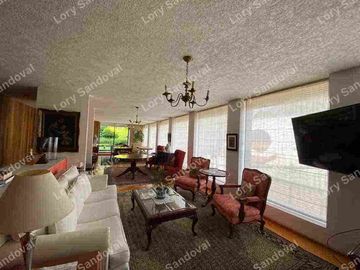 GRAN CASA EN VENTA CON JARDÍN EN LOMAS DE REFORMA