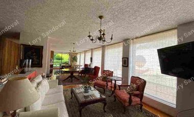 GRAN CASA EN VENTA CON JARDÍN EN LOMAS DE REFORMA