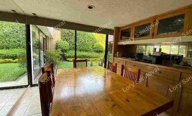 GRAN CASA EN VENTA CON JARDÍN EN LOMAS DE REFORMA