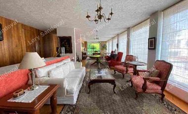 GRAN CASA EN VENTA CON JARDÍN EN LOMAS DE REFORMA