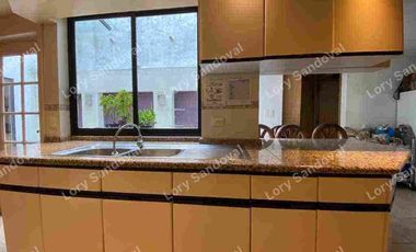 GRAN CASA EN VENTA CON JARDÍN EN LOMAS DE REFORMA