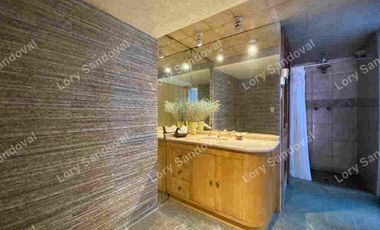 GRAN CASA EN VENTA CON JARDÍN EN LOMAS DE REFORMA