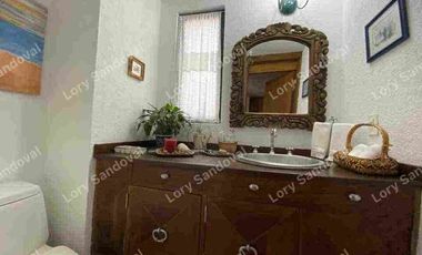 GRAN CASA EN VENTA CON JARDÍN EN LOMAS DE REFORMA