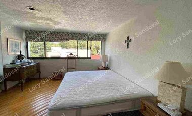 GRAN CASA EN VENTA CON JARDÍN EN LOMAS DE REFORMA