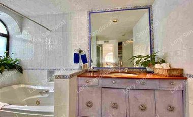 GRAN CASA EN VENTA CON JARDÍN EN LOMAS DE REFORMA