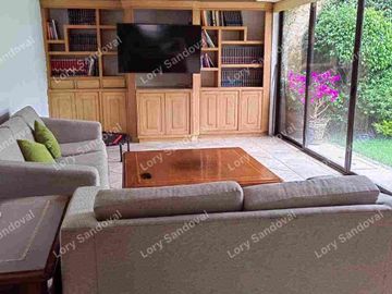 GRAN CASA EN VENTA CON JARDÍN EN LOMAS DE REFORMA
