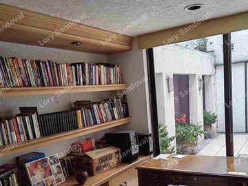 GRAN CASA EN VENTA CON JARDÍN EN LOMAS DE REFORMA