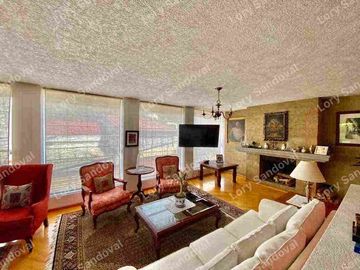 GRAN CASA EN VENTA CON JARDÍN EN LOMAS DE REFORMA