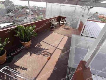 Dijual Cepat Rumah Kost Aktif  47 Kamar Tidur Jl Cengkeh dekat Kampus UB Kota Malang