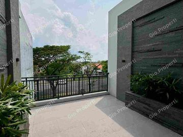 RUMAH CITRALAND 3 Lantai PRIVATE Lift Dekat Fresh Market
