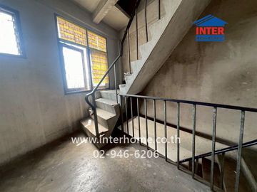 Four-story office building with five units, 166 sq.wah (approximately 664 sq.m.), near Yanhee Hospital and MRT Bang O station