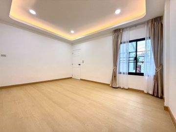 บ้านเดี่ยวหลังใหญ่ แต่งใหม่พร้อมอยู่ หมู่บ้านทิพธนา เพชรเกษม 55 บางแค ( ใกล้ MRT หลักสอง และเดอะมอล์บางแค )