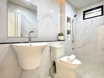 บ้านเดี่ยวหลังใหญ่ แต่งใหม่พร้อมอยู่ หมู่บ้านทิพธนา เพชรเกษม 55 บางแค ( ใกล้ MRT หลักสอง และเดอะมอล์บางแค )