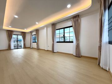 บ้านเดี่ยวหลังใหญ่ แต่งใหม่พร้อมอยู่ หมู่บ้านทิพธนา เพชรเกษม 55 บางแค ( ใกล้ MRT หลักสอง และเดอะมอล์บางแค )