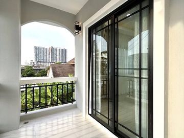 บ้านเดี่ยวหลังใหญ่ แต่งใหม่พร้อมอยู่ หมู่บ้านทิพธนา เพชรเกษม 55 บางแค ( ใกล้ MRT หลักสอง และเดอะมอล์บางแค )