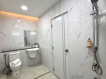 บ้านเดี่ยวหลังใหญ่ แต่งใหม่พร้อมอยู่ หมู่บ้านทิพธนา เพชรเกษม 55 บางแค ( ใกล้ MRT หลักสอง และเดอะมอล์บางแค )