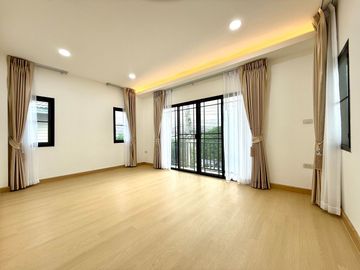 บ้านเดี่ยวหลังใหญ่ แต่งใหม่พร้อมอยู่ หมู่บ้านทิพธนา เพชรเกษม 55 บางแค ( ใกล้ MRT หลักสอง และเดอะมอล์บางแค )