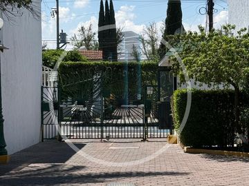 CASA EN VENTA EN FRACCIONAMIENTO VILLAS LOS ENCINOS