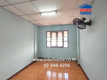 Two-story townhome, 33.8 sq.wah, Poonlap Village, Workpoint Soi, Pracha Uthit Road, Mueang Pathum Thani, Pathum Thani.