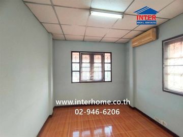 Two-story townhome, 33.8 sq.wah, Poonlap Village, Workpoint Soi, Pracha Uthit Road, Mueang Pathum Thani, Pathum Thani.