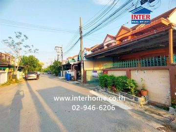 Two-story townhome, 33.8 sq.wah, Poonlap Village, Workpoint Soi, Pracha Uthit Road, Mueang Pathum Thani, Pathum Thani.