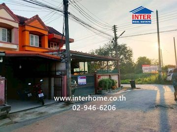 Two-story townhome, 33.8 sq.wah, Poonlap Village, Workpoint Soi, Pracha Uthit Road, Mueang Pathum Thani, Pathum Thani.
