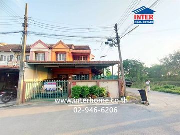 Two-story townhome, 33.8 sq.wah, Poonlap Village, Workpoint Soi, Pracha Uthit Road, Mueang Pathum Thani, Pathum Thani.