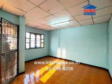 Two-story townhome, 33.8 sq.wah, Poonlap Village, Workpoint Soi, Pracha Uthit Road, Mueang Pathum Thani, Pathum Thani.